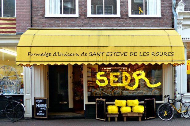 Hem obert una tenda de formatges al poble, gracies a <a href="/OrniAlcalde/">Alcalde Orni 🎗</a> per fer-nos el prestec del recinte.
Venem formatge d'euga d'unicorn a preu molt barat, conserva el groc natural de la república! 
Tot a km0.