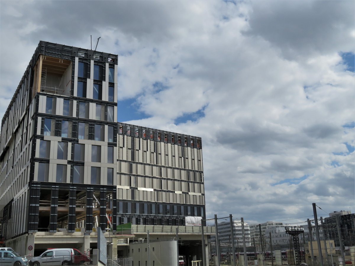 arthurweidmann1's tweet photo. L'immeuble Enjoy, Paris-Batignolles, en construction, par @pr_bearchitects / @scapearchitect, @PBA_Spla @Bouygues_BatIDF https://t.co/YI6cjjQxSz