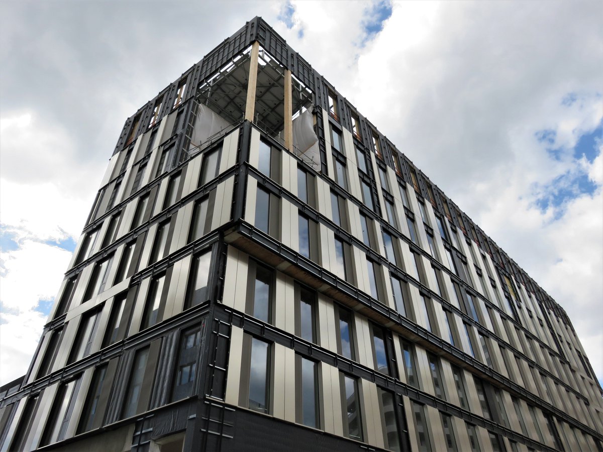 arthurweidmann1's tweet photo. L'immeuble Enjoy, Paris-Batignolles, en construction, par @pr_bearchitects / @scapearchitect, @PBA_Spla @Bouygues_BatIDF https://t.co/YI6cjjQxSz
