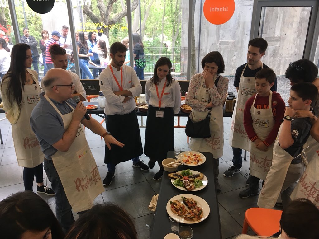 JSansaloni's tweet photo. Comprar i cuinar a Alicia’t @FundacioAlicia amb familia, amics #marcacatalunya #bodedebo https://t.co/aNv9YnvH5Y