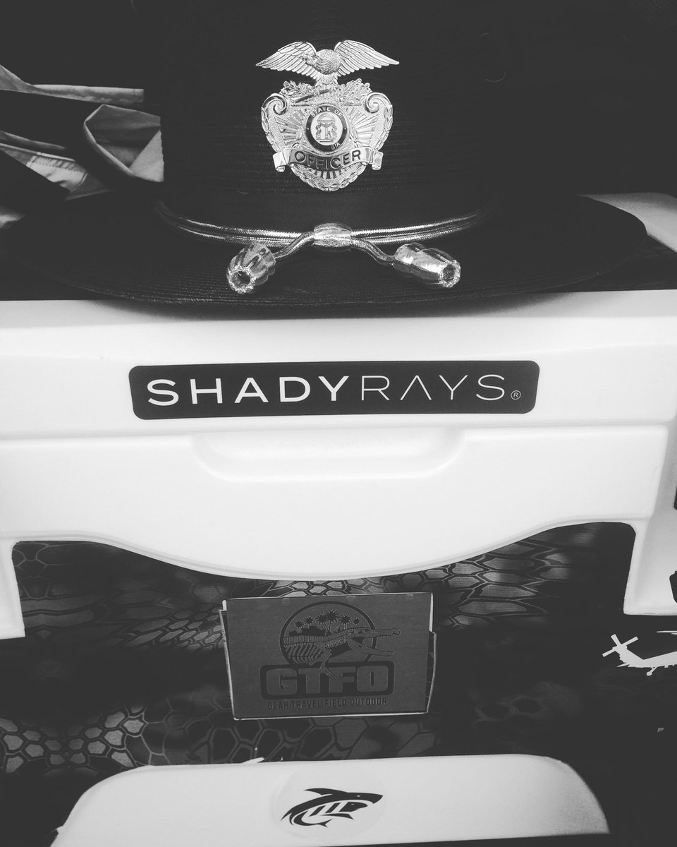 bigdan136's tweet photo. Get you some @shadyrays and a @gtfocooler for the summer to protect your eyes and your drinks cold while on duty !!!! #ShadyRays #LivePD #police #LiveHard https://t.co/AxsxSSVLfq