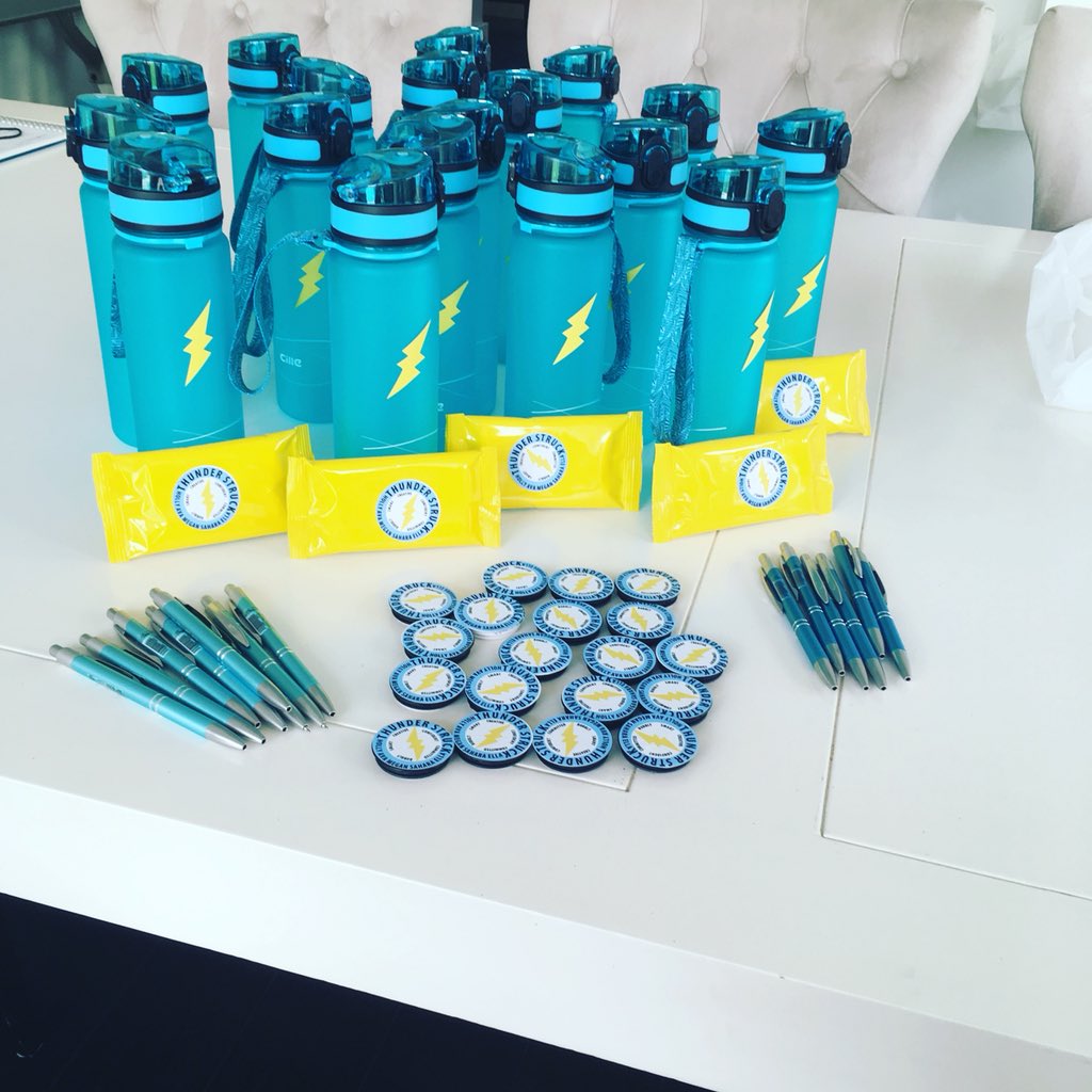 f1thunderstruck's tweet image. Merchandise is ready!! ⚡️ #feelingexcited #feelthethunder 😁#thunderbeforelightning 🙃