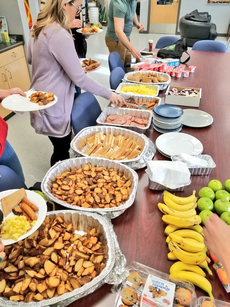 powell_r1's tweet image. What an amazing breakfast our admin team provided us yesterday! Merci @AnnMarieParson6 et @ConnieCordes #breakfastandlearning