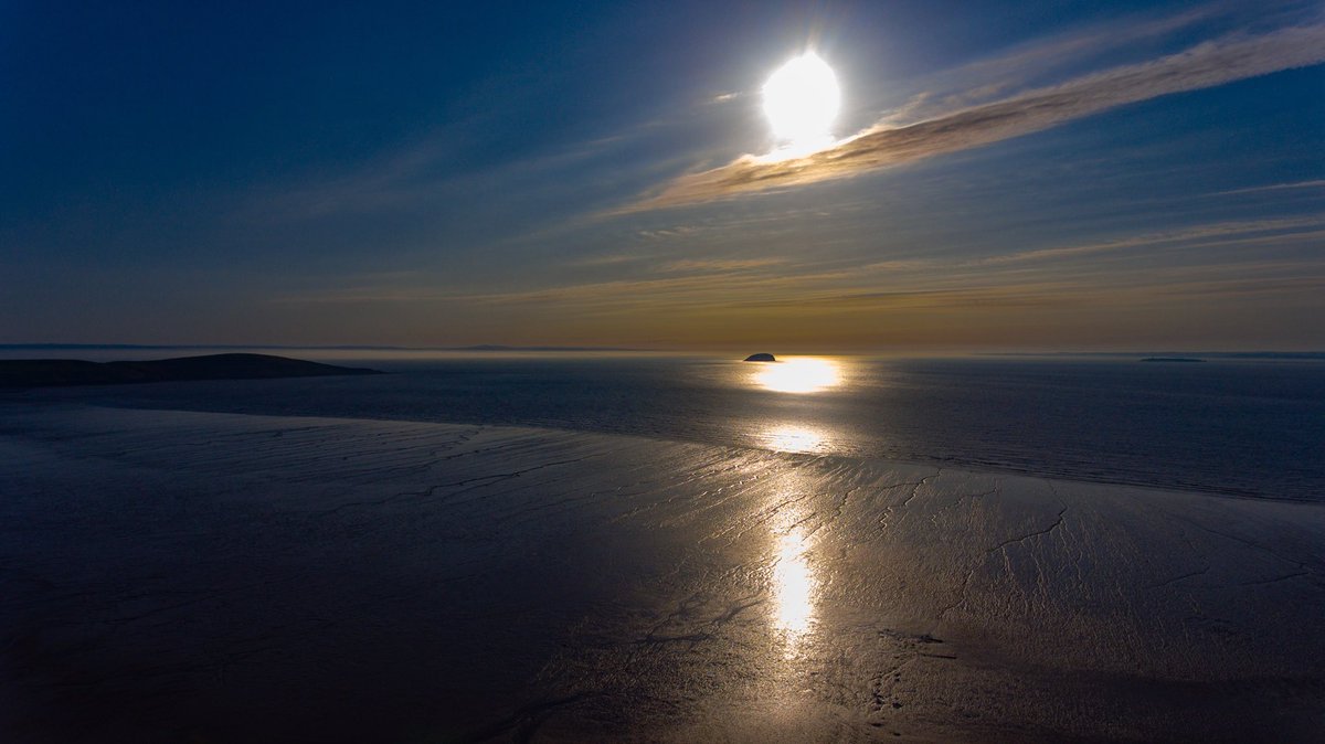 JRogan7's tweet photo. #WestonSuperMare #sunshine #sunsets #fishandchips #icecream #cold #beach #beaches #CoastSpringClassic #coastal #SeaSide #drone #dji #DJI #djiphantom4 #dronephotography #Photoshoots #photographers #Photos https://t.co/8ZJA6AHdKS