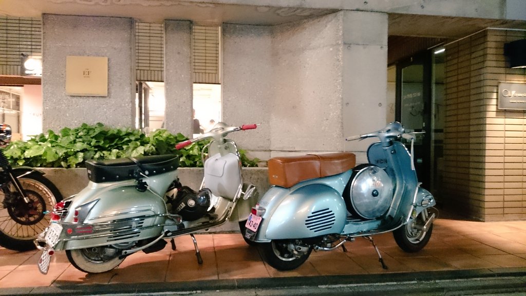 antique_cube's tweet photo. #150GS #160GS の2台で原宿なう♪(´―｀) https://t.co/e1yxAg7OOQ