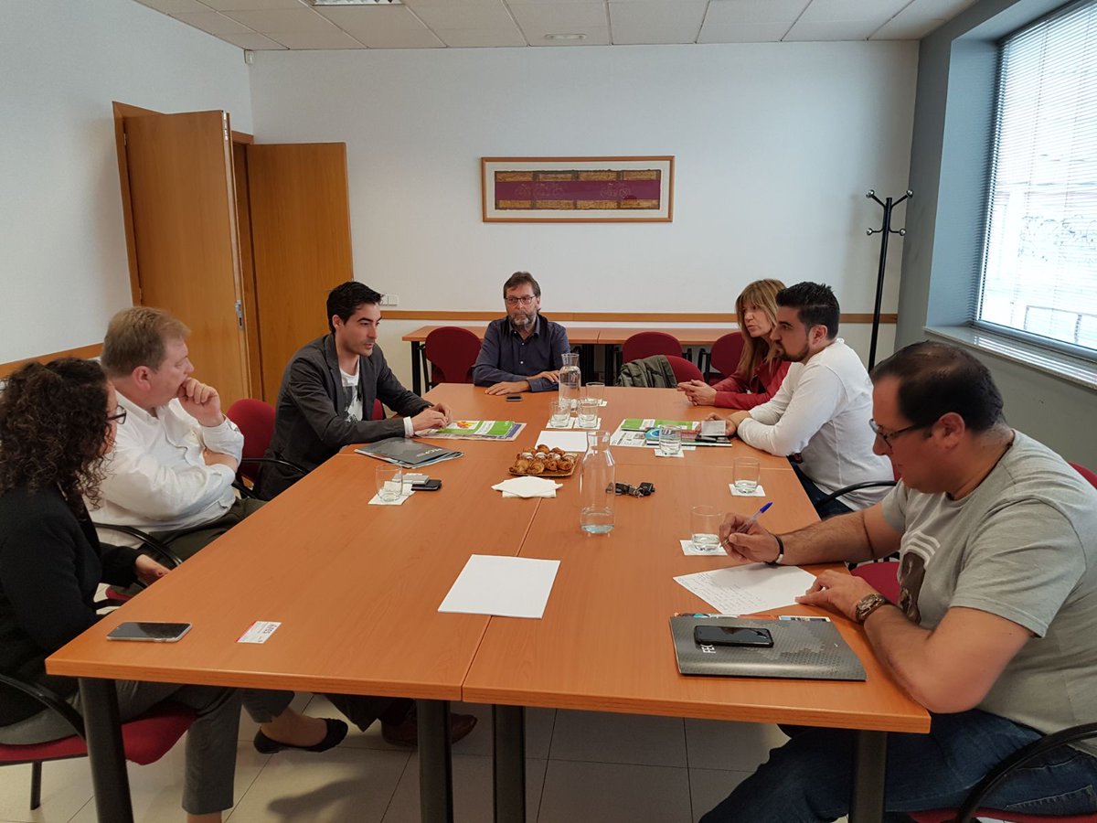 AFESempresas's tweet photo. Jornada de trabajo interasociaciones. Buscando puntos de encuentro, planteando iniciativas que nos permitan tender puentes entre Cataluña y Madrid, una gran oportunidad para fomentar el desarrollo empresarial de ambas zonas a través del trabajo conjunto y la colaboración. #nit18 https://t.co/MbQU3T645z