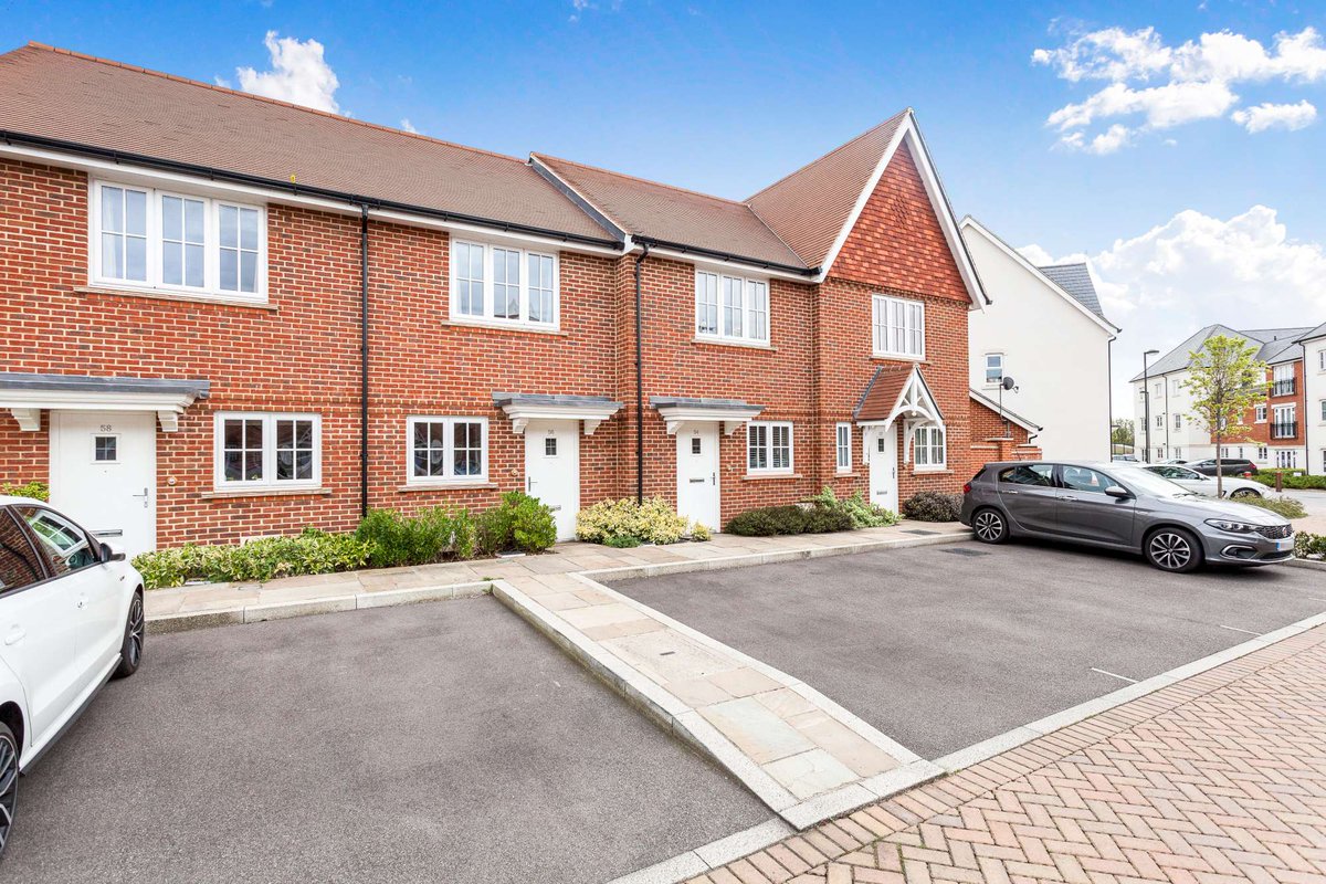 LeadersHorsham's tweet photo. **JUST LET** Similar properties required! Landlords speak to us today about our Let's Switch campaign. #NoDeposit #LetsSwitch #ProfessionalMarketing #AudioAgent https://t.co/lDkPfcLgDh