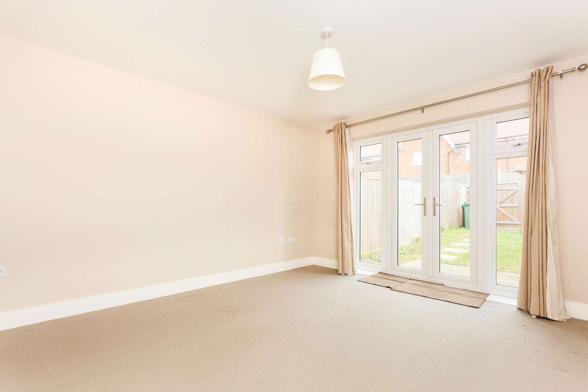 LeadersHorsham's tweet photo. **JUST LET** Similar properties required! Landlords speak to us today about our Let's Switch campaign. #NoDeposit #LetsSwitch #ProfessionalMarketing #AudioAgent https://t.co/lDkPfcLgDh