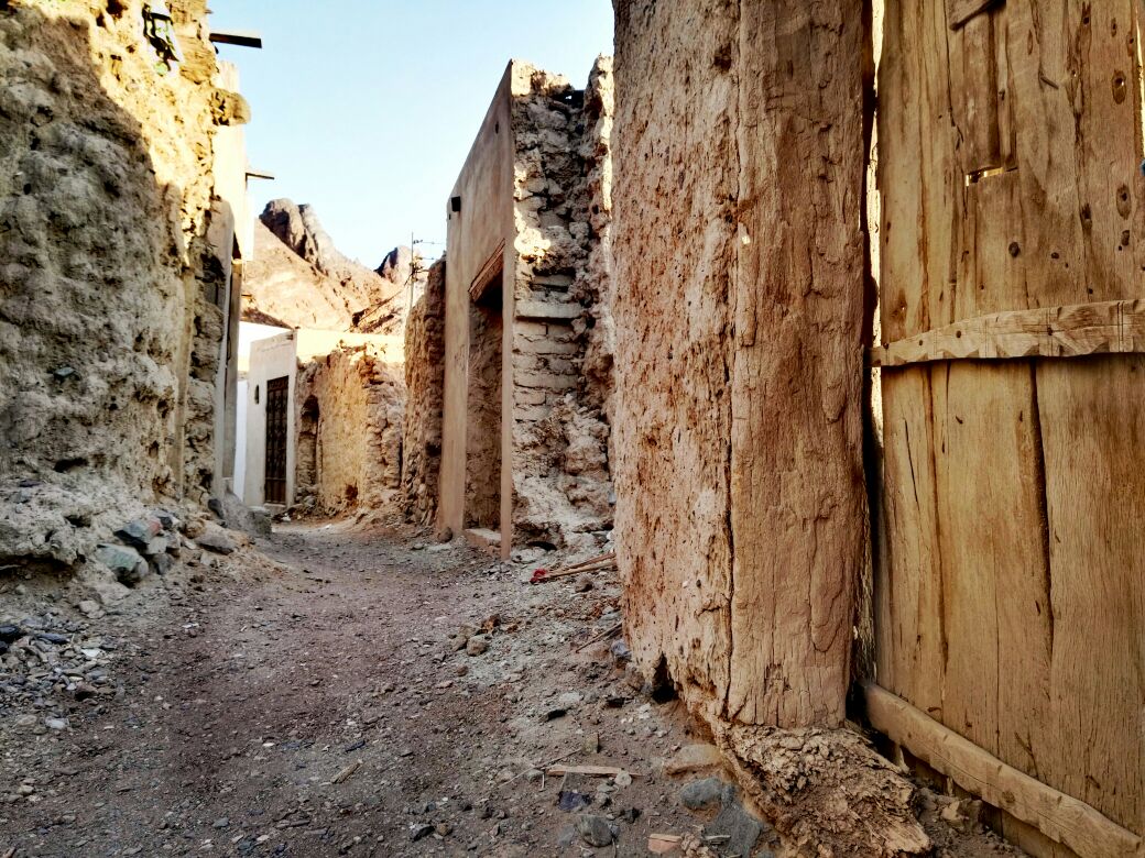 harbb51's tweet photo. #قريه_المضيق_بوادي_الفرع_بدون_اي_خدمات_ومشاريع_تنمويه
لاإناره،لاسفلته،لانظافه،لاحدائق،لاتنظيم،لاترميم،
لاترصيف،لالوحات إرشادية،لامياه تحليه،لاصرف صحي،لاهاتف،برج جوال ضعيف،مستوصف ومدرسه متهالكه!!
معدومه الخدمات في جميع الأحياء والنزل بالقريه 
. 
@imarat_almadina 
@AmanaAlmadinah https://t.co/aa86g9CWQN
