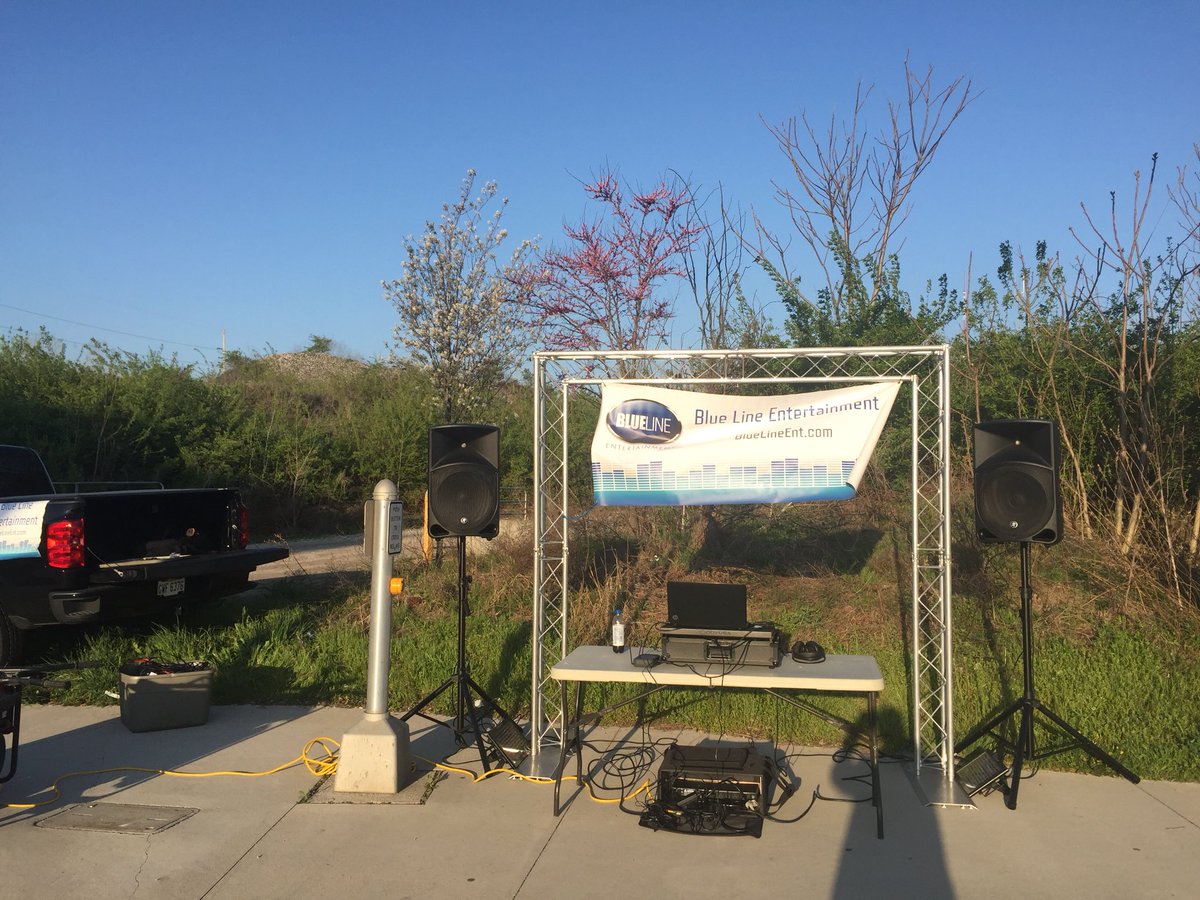 BryanLeeDJ's tweet photo. Ready to go at the 2018 #CapCityHalf  #GiddyUp #BlueLineEnt 🏃 🎶 https://t.co/abOv2QNOPi