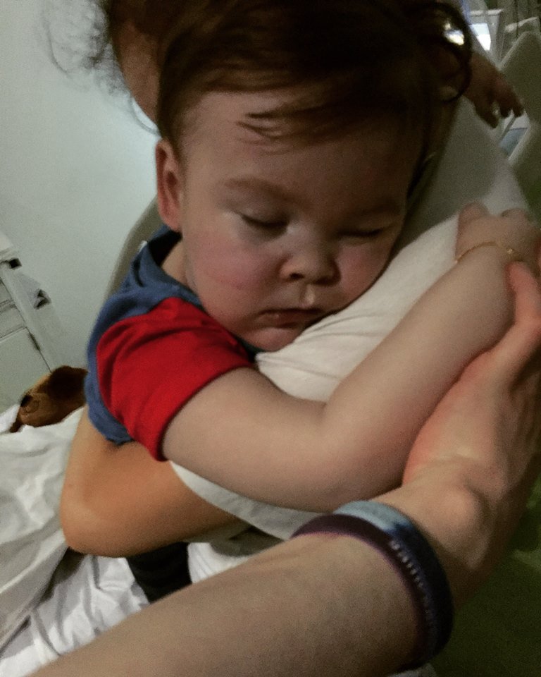 Alfiesarmy16's tweet photo. It's with the heaviest of hearts we have to announce Alfie gained his Angel wings at 2.30am this morning..Please continue to show your love &amp; support to Tom &amp; Kate.. We love you Alfie #AlfiesArmyForever #WeLoveYouAlfie #AlwaysInOurHearts 💜💙💜💙 https://t.co/qbDVJdets4