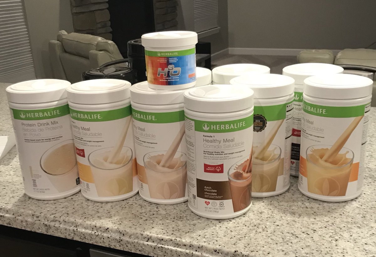 mommasantilly's tweet photo. @car_santoro @CaseySantoro  @SantoroCory your HerbalLife has arrived.  Happy day for my athletes!  @JN_Hill30 you are the best.  Thank you for your advice.  #Training #Muscleup #Goalstoachieve https://t.co/aQYZqX3OqD