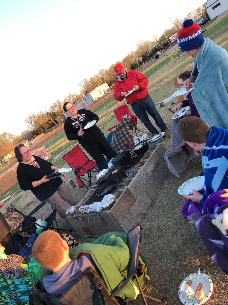 aboone_angie's tweet photo. Breakfast around the fire #hsb2018 https://t.co/MU4m1WhMoA