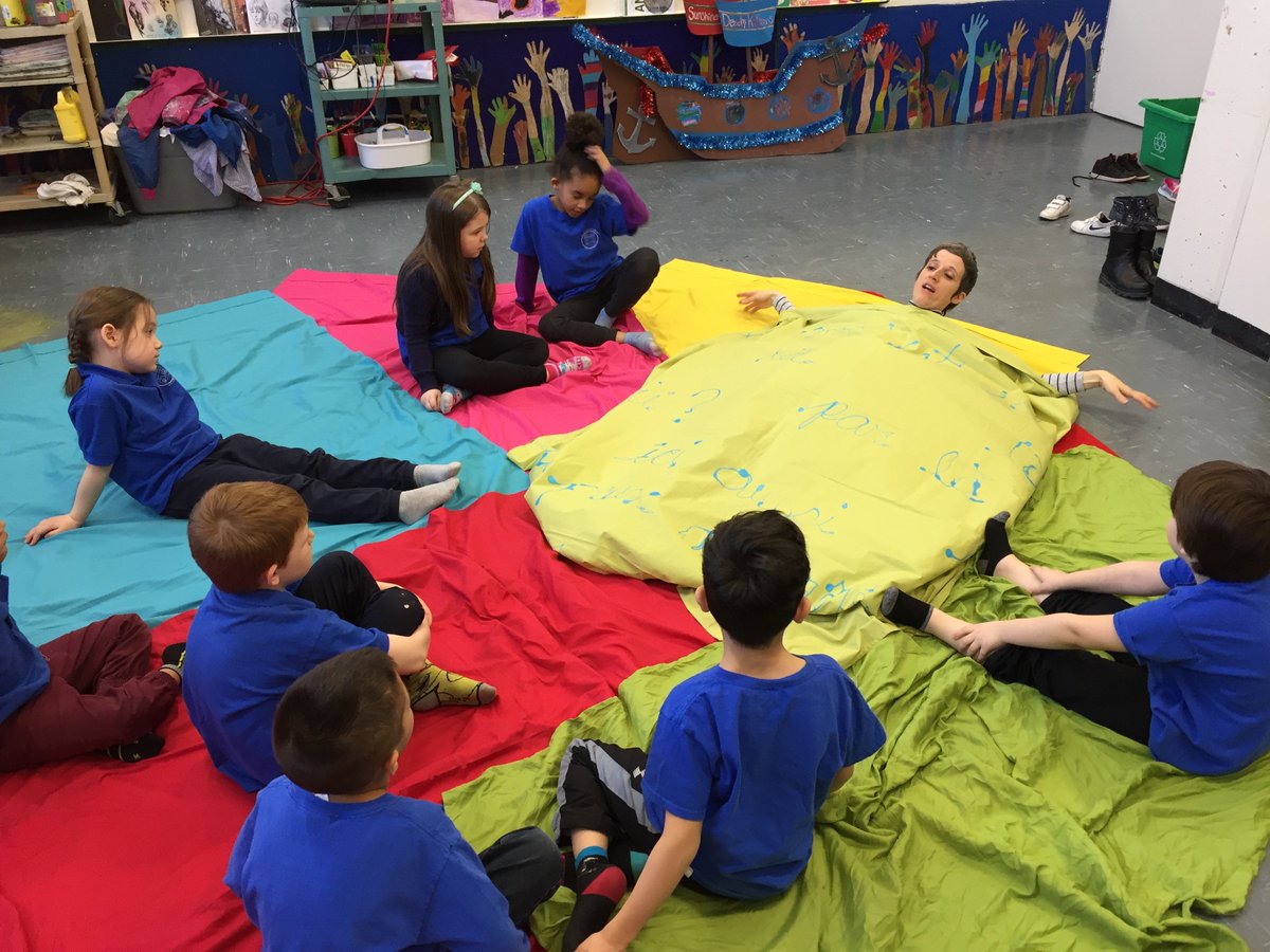 StGabriel_EMSB's tweet photo. Local artist Sylvaine Chassay introduced The Dreamers project to grade 1, 4 & 5. Stay tuned for more updates as this art project comes to life. @StGabriel_EMSB @EnglishMTL #art #visualarts #stgabrielschool #pointstcharles #communityproject #dreams #thedreamers https://t.co/PwscMJARGf