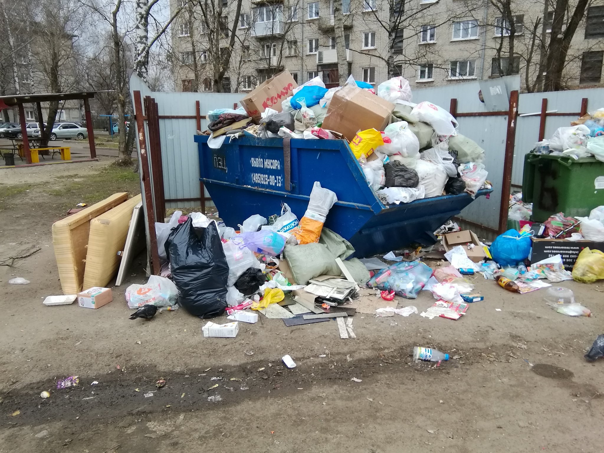 Мусорные дворы в России\