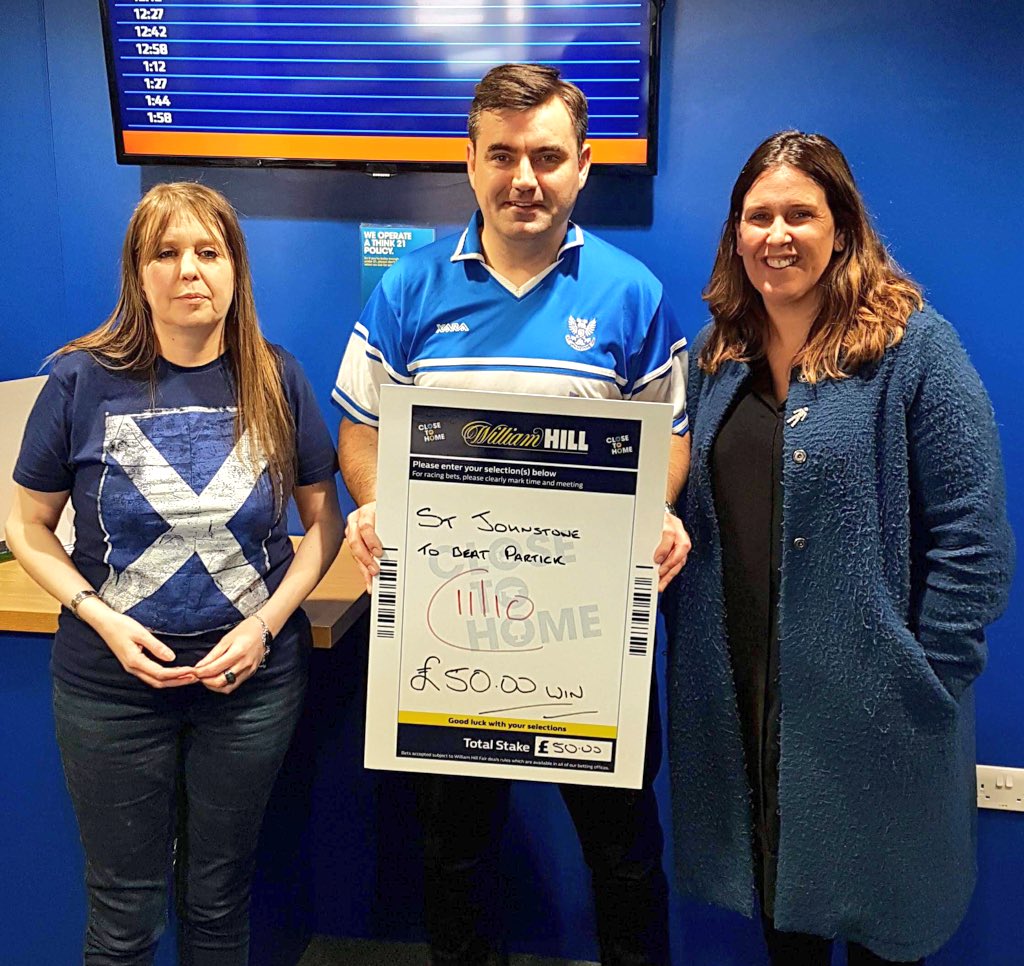 Rather naively I put a £50 charity bet on the mighty <a href="/St_Johnstone_FC/">SJFC</a>, to beat <a href="/ThistleTweet/">@ThistleTweet</a> at McDiarmid park today. <a href="/WilliamHill/">William Hill</a> invited me along to help raise funds 4 the <a href="/BobbyMooreFund/">Bobby Moore Fund</a> for Bowel Cancer Research which aims to increase screening across UK.
#FootballShirtFriday