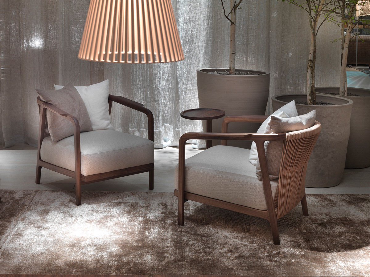 archiproducts's tweet photo. The #Kama rug by #GTdesign captures light and allows it to bounce and reflect through the weave. Soft to touch, visually-exciting esthetics, the hand-spun viscous fibres are luxurious yet wild and untamed: https://t.co/CKYKj0yReX https://t.co/Ul06mbhoSd