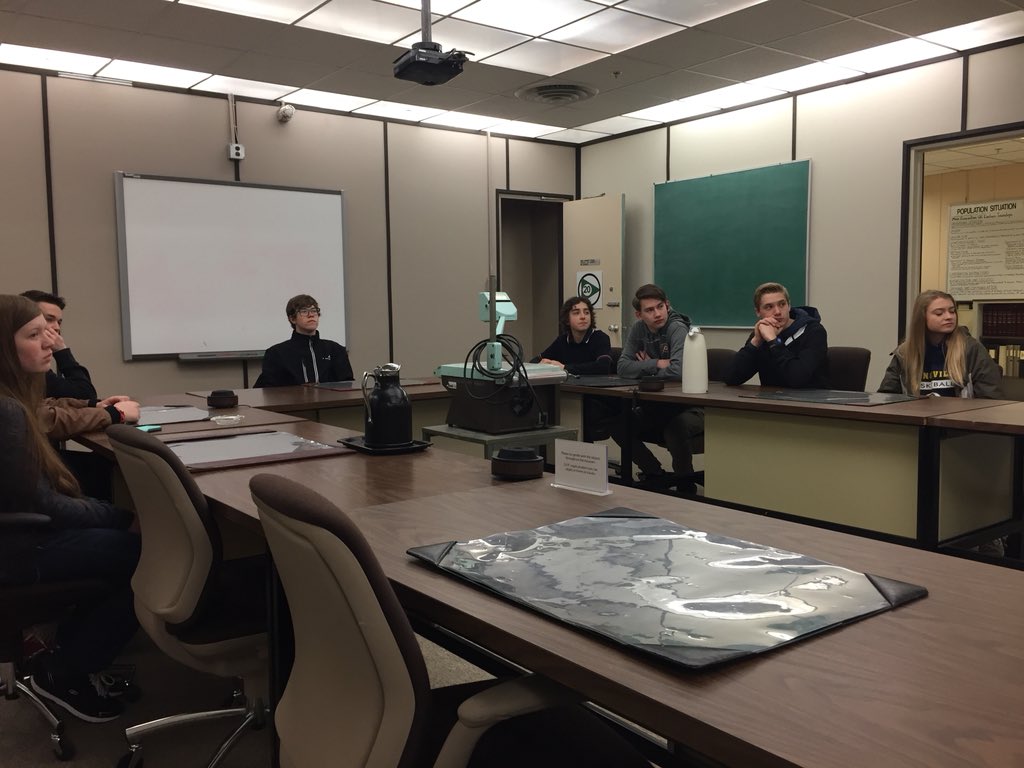 l_unger's tweet photo. #DHP2018 stopped at the Diefenbunker on our way home from Ottawa yesterday. @Ash0r talked to them about the Cold War before entering. Entire computer centre is 500x less powerful than any smartphone! https://t.co/tGIecIYRC9