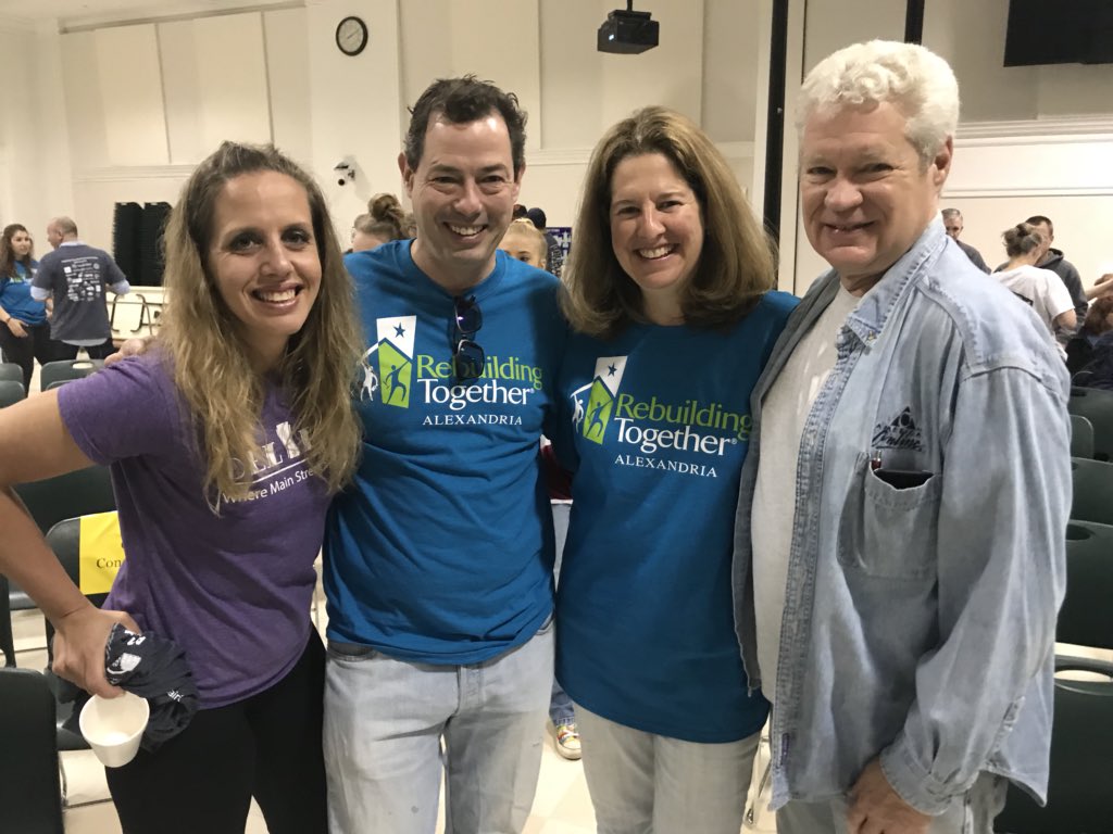 DelRayPsych's tweet photo. The Del Ray Business Association, Del Ray Citizens Association & @A_Silberberg are ready for #rebuildingday @RTAlexandria! @visitdelray #visitdelray #alexandriava #rebuildingmonth #alexhealth https://t.co/YQOHtMo0iY