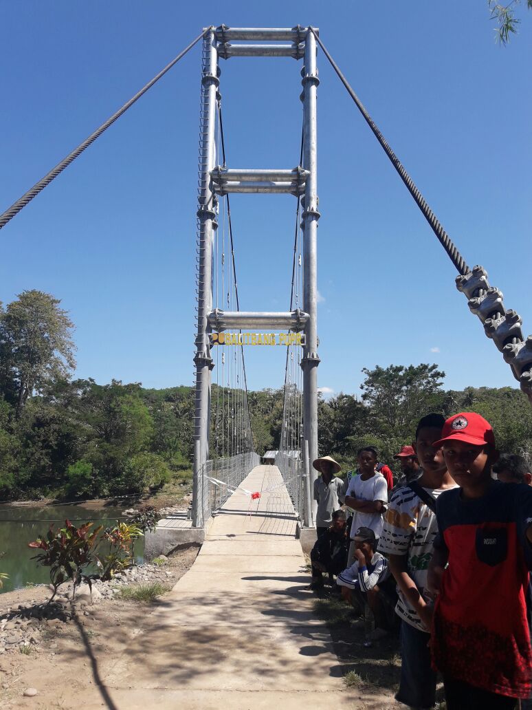LabuanBajo_One's tweet photo. Peresmian jembatan gantung desa siru https://t.co/3Fl9qWv4vt