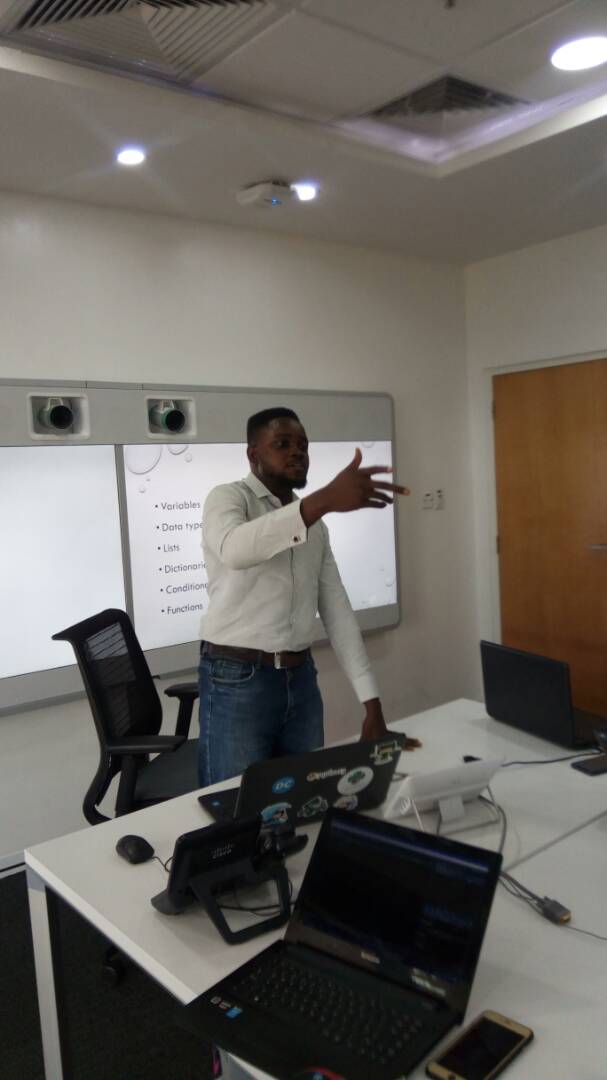 PydataLagos's tweet image. @KelvinOyanna Talking about @Pydata organization &amp;amp; application of data science to solve social &amp;amp; business problems. #PydataLagosAprilMeetup