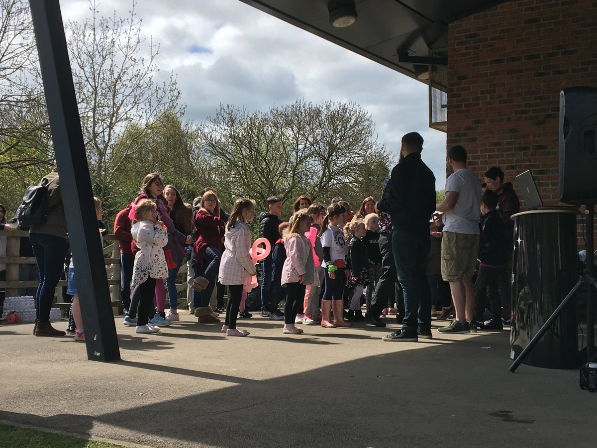 darlingtoncares's tweet photo. We’re having a fantastic time at our picnic! #BigCommunityChallenge https://t.co/8EUTj3l0lQ