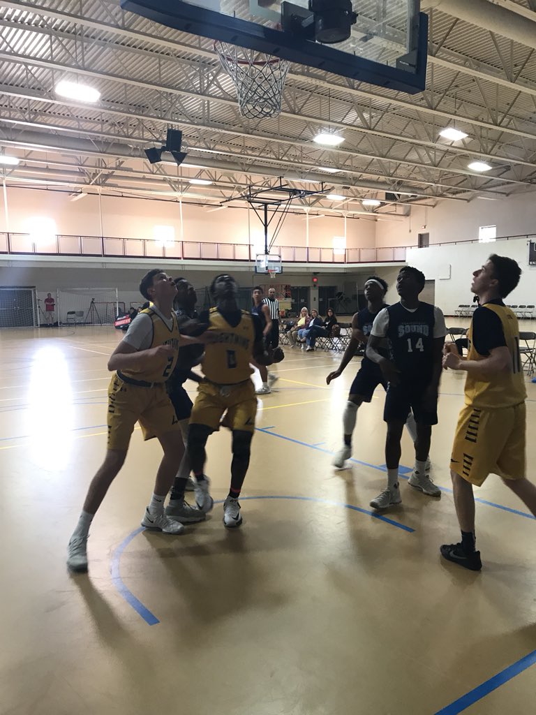 <a href="/LightningHaber/">LightningLFG</a> and <a href="/ctsoundbball/">CT Sound</a> kicking off 11th Grade Naismith action on Court 3 #NELive