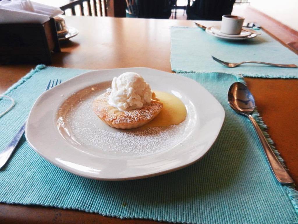 adashandasplash's tweet photo. We visited the Garden of Dreams on a whim. I wouldn’t recommend it, but the #restaurant inside is quite lovely and serves an incredible #apple #pie with #vanilla #icecream and #custard. The #crust was surprisingly #delicious. Accompany it with a #coffee or a homemade #icedte… https://t.co/FpCJMR4Byr
