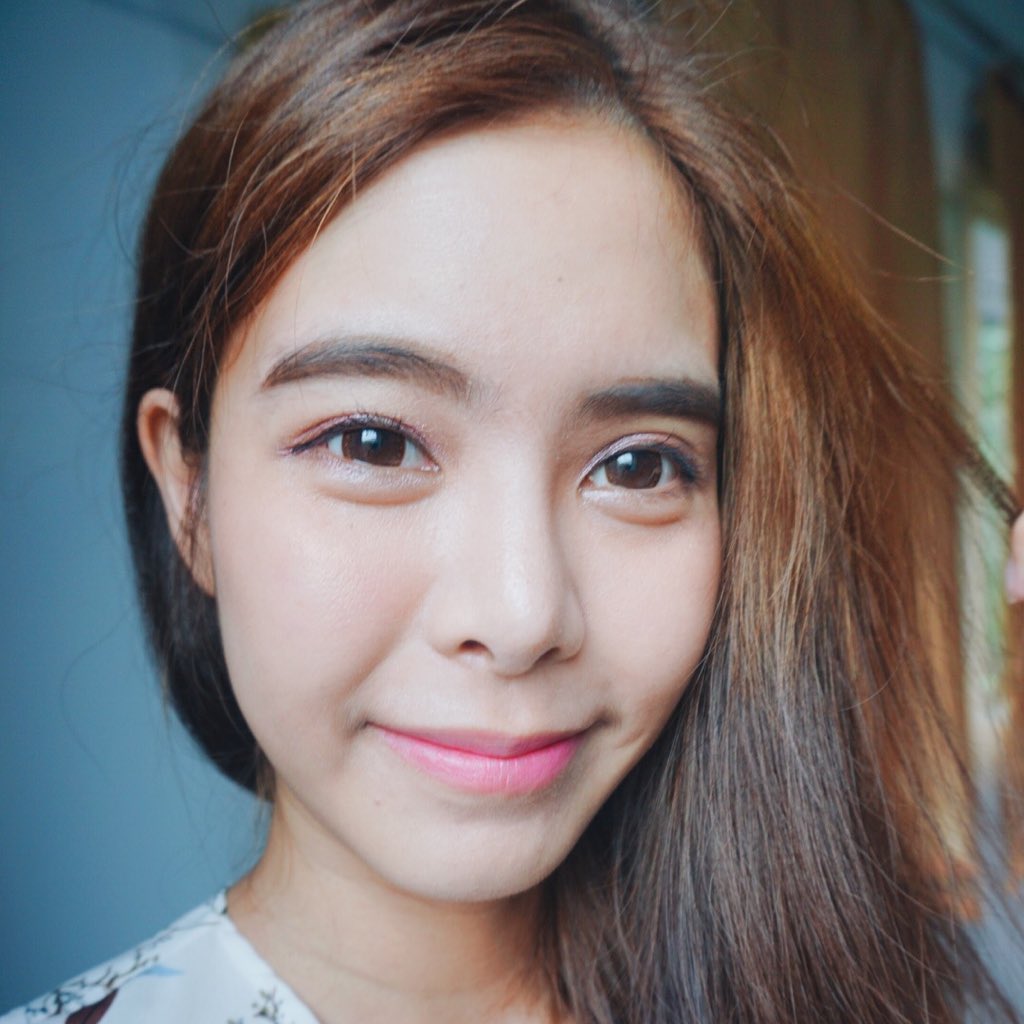 peartunwarat's tweet photo. ขอสยายปีกเป็นสาวแซ่บให้เข้ากับ True Wings Limited Edition “Fei Fei” สีชัดสวย ทั้งพาเลตอายแชโดว์ เขียนคิ้ว ลิปนี่แซ่บเว่ออ เนื้อจะฉ่ำๆ หน่อย ตอนนี้มีโปรกระเป๋าอีก เลิศมาก
#OrientalPrincess #TrueWingsLimitedEdition #FeiFeiStyle #สบายปีกความงามในแบบของคุณ #ผู้หญิงอย่าหยุดสวย https://t.co/xNxyawdBue