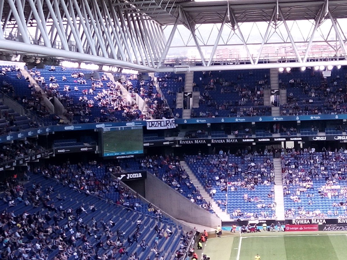 OrujosRCDE's tweet photo. Querido @RCDEspanyol , es momento de despertar. Un estadio semi vacío, un ambiente digo del Liceo en sus mejores noches, un club sin alma y una afición cada vez más apática. ¿Qué m��s necesitáis para abrir los ojos?
O reaccionáis u os quedaréis solos.
#205 #honor #rcde #forzacurva https://t.co/EArYZsbU8I