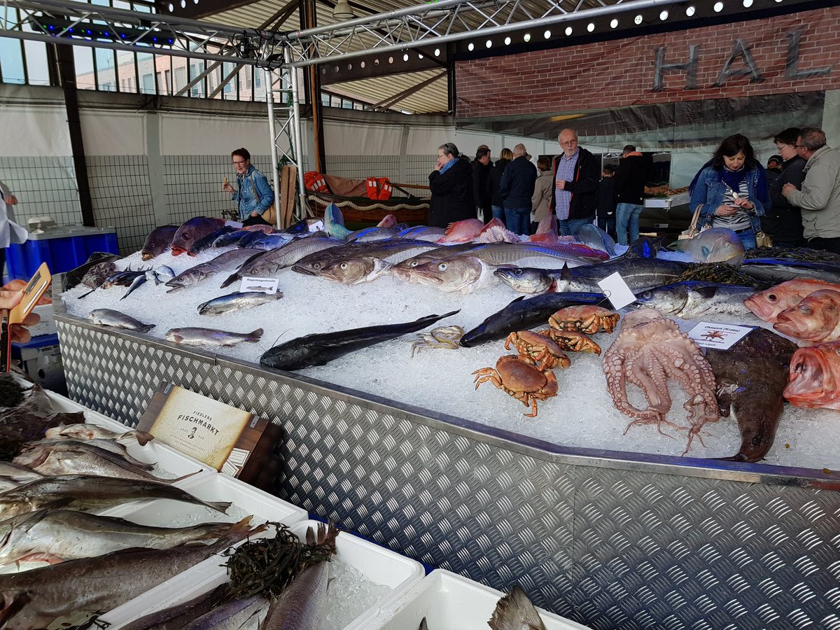 BremerhavenInfo's tweet photo. #Fischparty im #Schaufenster #Fischereihafen. Kommt vorbei! #Fisch, #Musik und #Programm noch bis Dienstag. #bremerhavenerleben #meererleben https://t.co/hWaVCnZK6k