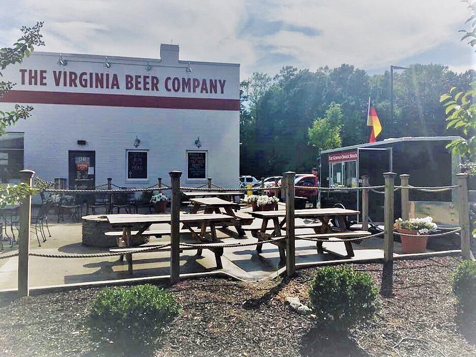 VirginiaBeerCo's tweet photo. Saturday’s are for sipping + snacks, and we have 16 sips for you to sample while #GermanSnackShack sets up in the beer garden with satiating 🇩🇪 snacks.
12-9:30 pm!
Plus: FREE brewery tours at 3 pm & 4 pm (https://t.co/Kfpsq8PZ34). https://t.co/NVE1wh17ew