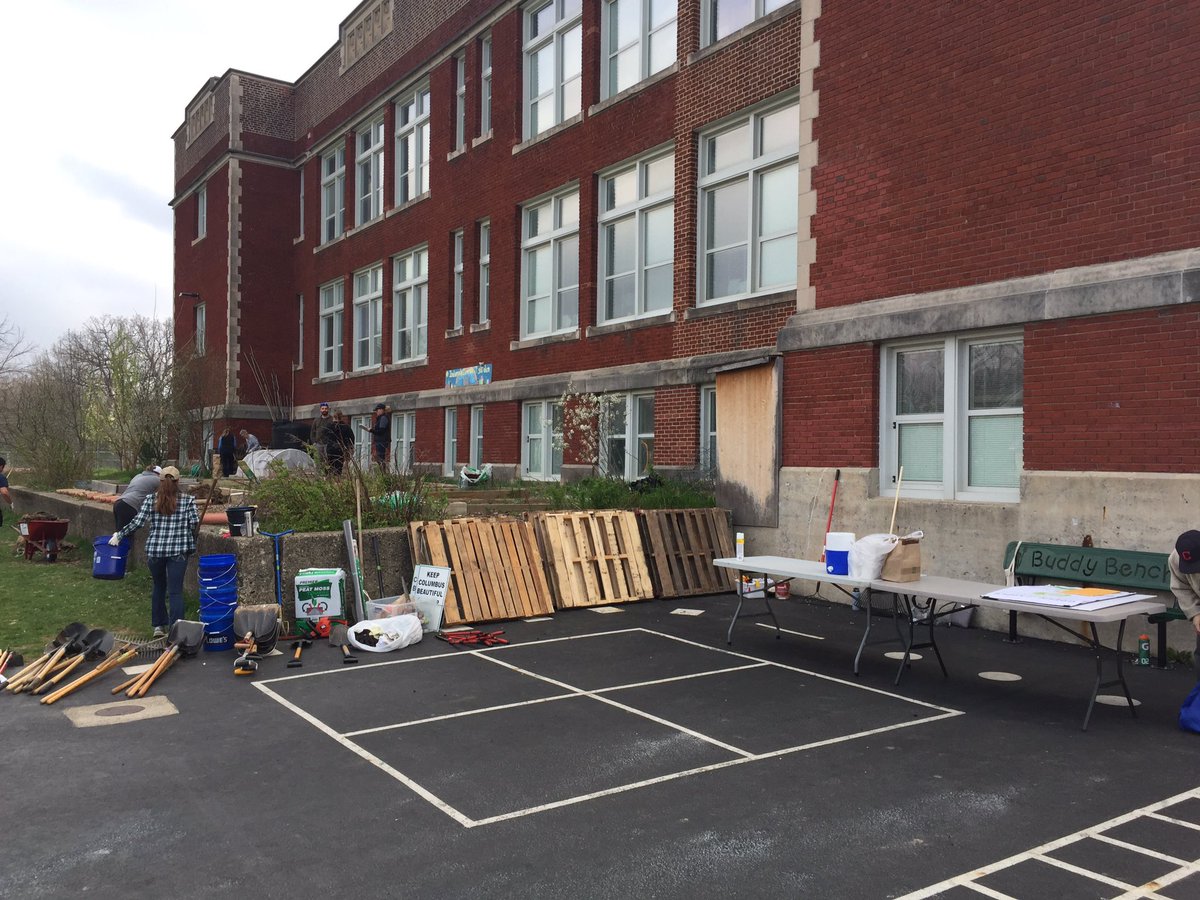 Great morning for a #greenappleday of service at indianola informal in Columbus Ohio #usgbc <a href="/USGBC/">USGBC</a> @USGBCOHIO <a href="/DLRGroup/">DLR Group</a>