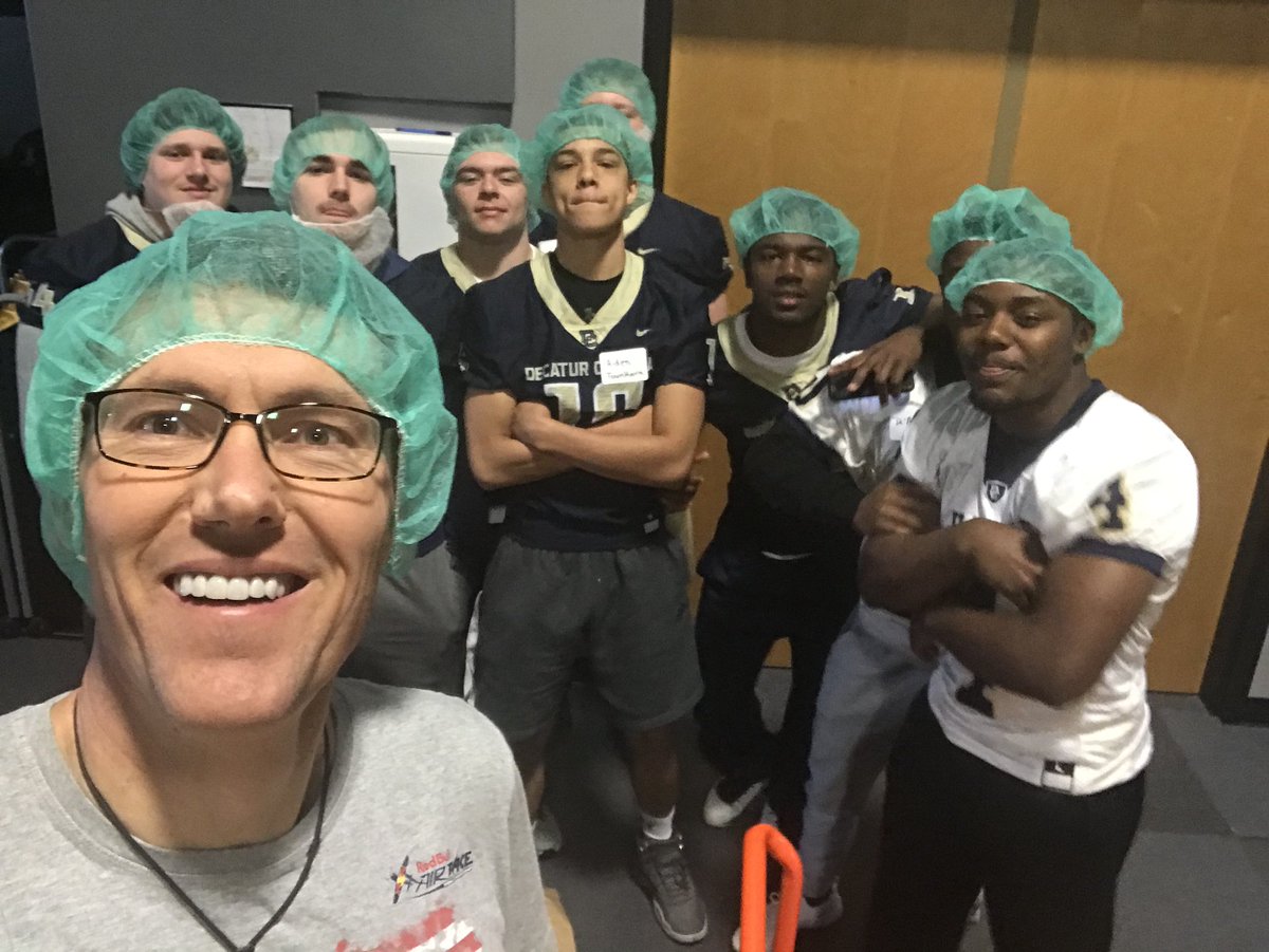 DCHSLive's tweet photo. Retweeted Rich Nye (@RichNye13):
Hanging with the @DCHS_Athletics @DCHawkFootball “heavy lifters” at @mpccgreenwood #MPCCCTW @packawayhunger making 400,000 meals for 🇨🇺. Lift that rice & soy! https://t.co/Y7ZWvoW0IO