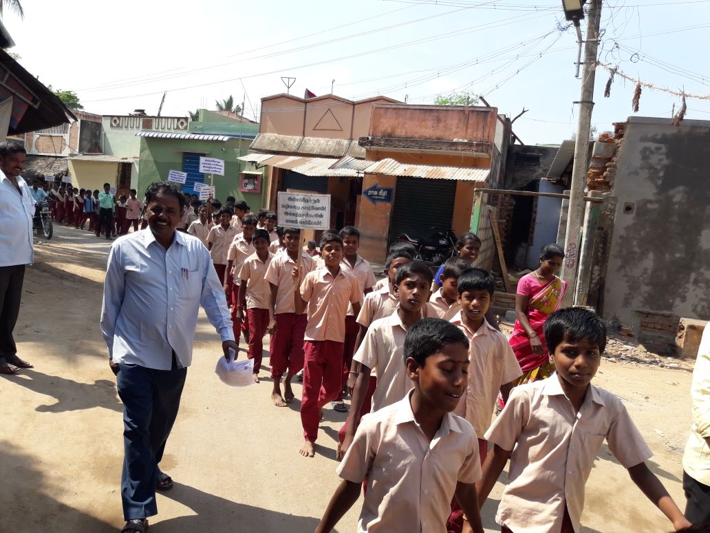SwachhVellore's tweet photo. School Students from NacharKuppam panchayat in Madhanur Block, #Vellore go on a rally to emphasize on the importance of toilet usage.
#SwachhBharat #ZSBP https://t.co/cArQ5dzV29