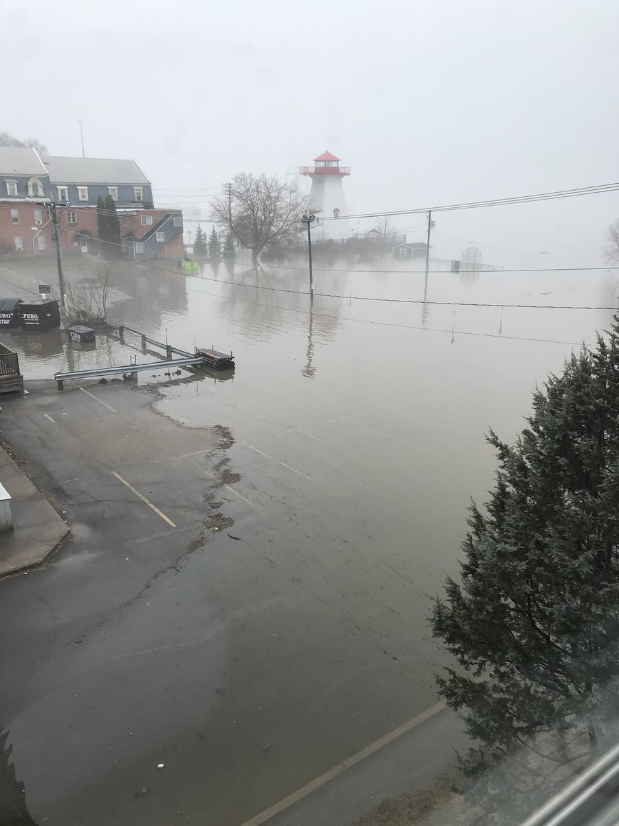 LisaLisaauld's tweet image. Crown plaza waiting for the power to go out