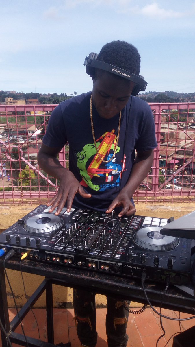 DeejaySina's tweet photo. Just... Need ...tym
To..xpoze...ur goodness
Dj sina representing Uganda
Jaybless everyone thr https://t.co/RgXWTH53Ne
