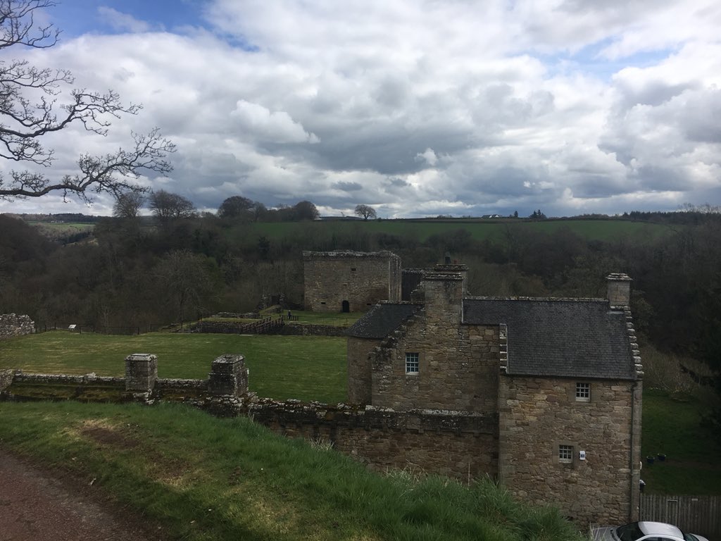 LesmahagowRMPS's tweet photo. Guess where Mr and Mrs Smith were today? Scouting out the defences of our local Castle! #craignethan #historyontwitternext? https://t.co/43YQwyVL9M