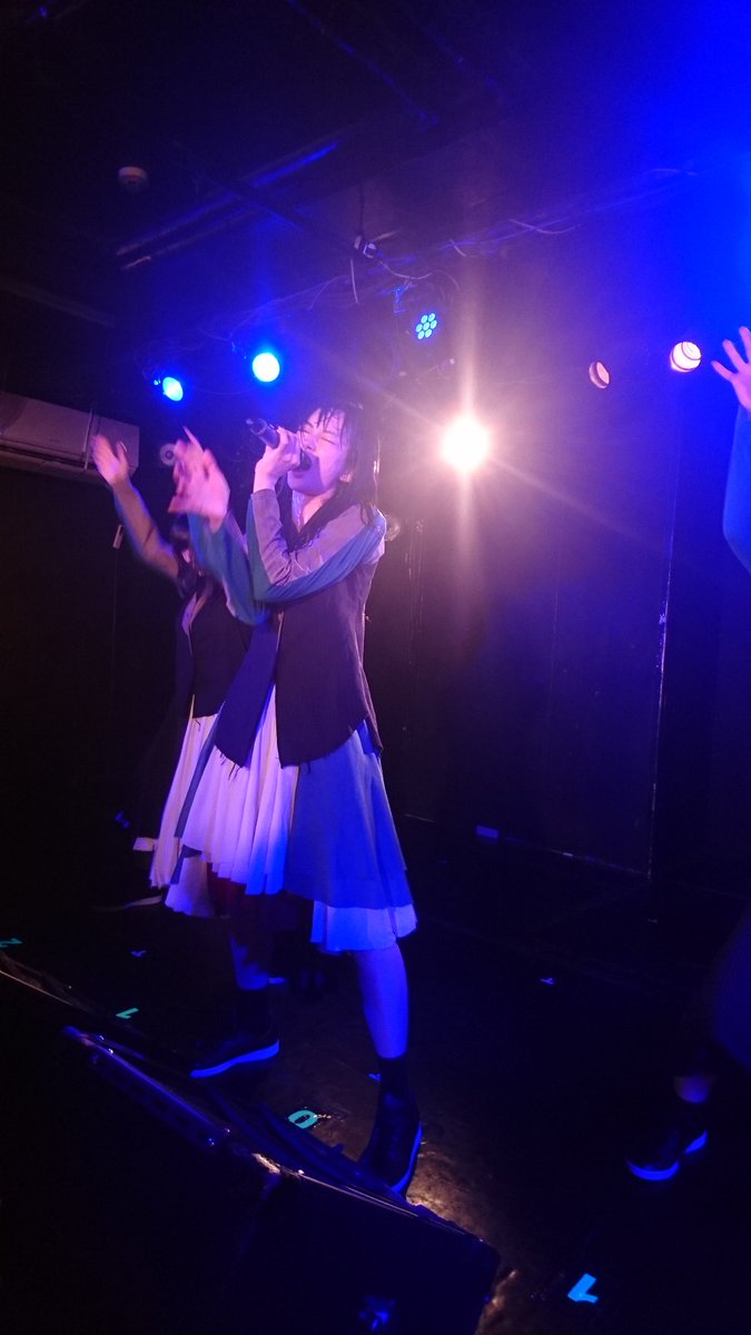 mamo_chan_fat's tweet photo. なめてた。やはりBiS最前は半端じゃないな。。
でも、終わってみると最高だった。
５人のカッコ良さ、ステージも細かいところまで見ることができた。
 キカの表情、ゴジの切れの良さ、パンのヘッドウォーキング、ペリの可愛さ。
そして、更に輝きを放つアヤエイトプリンス。
#BiSHpiL https://t.co/r9swwwMITB
