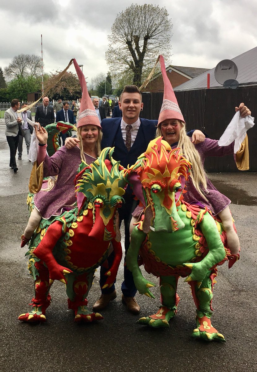 swanktheatre's tweet photo. The Damsels in Distress @LeicesterRaces #GD18
#foolsparadise @Bigdiffco https://t.co/4IZsoHSHet