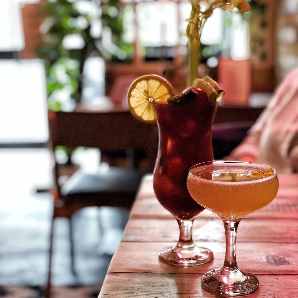 It's never too early for a cocktail, or two 🍹🌴