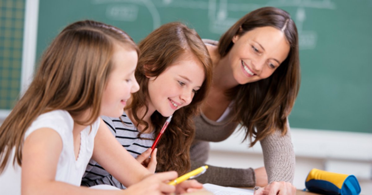 Aulaplaneta's tweet photo. ¿Has oído hablar de la flipped classroom pero no sabes cómo aplicarla? ¿Necesitas ideas para ‘flippear’ tu clase? ¡Respondemos a todas tus preguntas!
https://t.co/SFHWQc0LIF https://t.co/BIuAw6jNq7