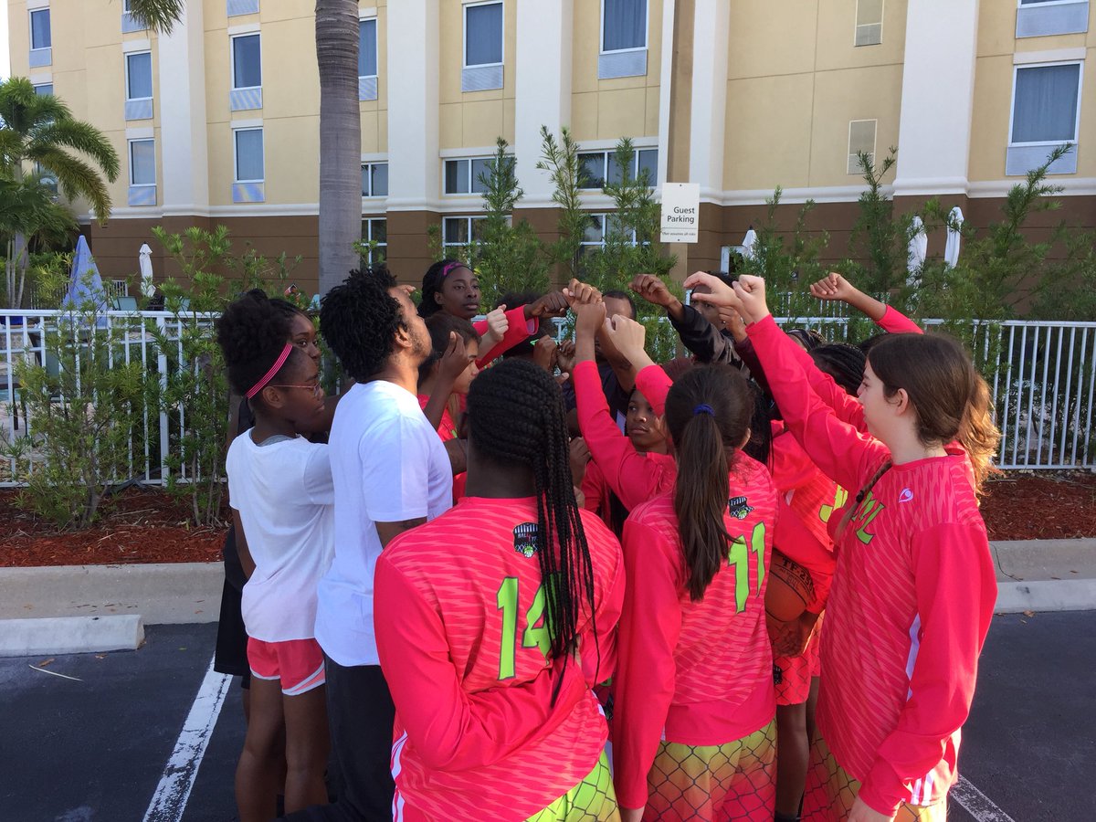 SH3LTON12's tweet image. Great early morning practice, before tourney play at 12pm #Ball4LyfePINK #WhoYouWith