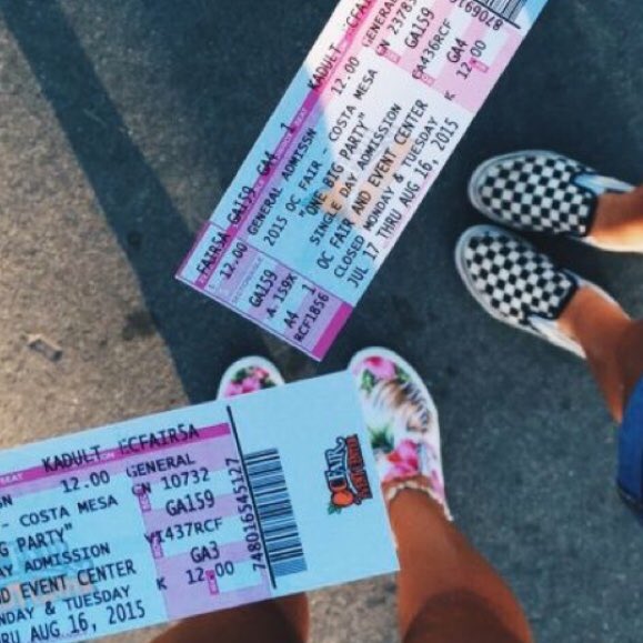 cloutciti's tweet photo. concert essentials: a thread 🎤 https://t.co/Kk9Oczt929