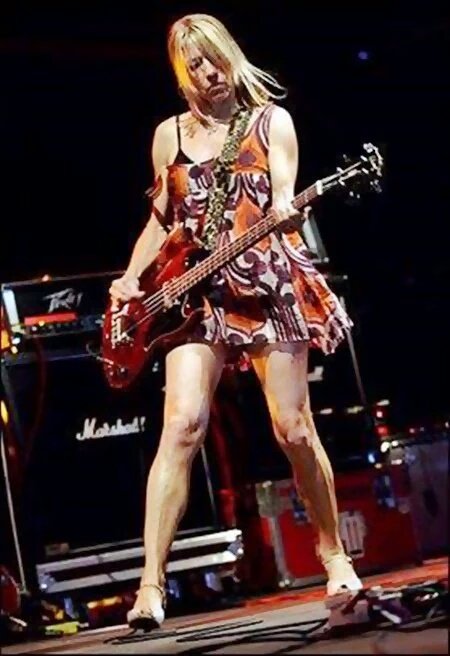 Happy birthday Kim Gordon.. 
