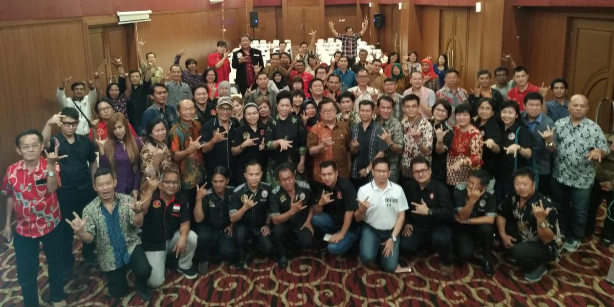 Widwira's tweet photo. @alexferry @DuriantoDarmadi  @denog134 @veratjandra62 @thya_liem257 @27Jeriva @Fr4nst #RumahKebangsaan #RumahAspirasi to be Quantity and Quality Gbu #tetapjokowipresidenku  #T3tapJokowi2019 @jokowi https://t.co/mtU05YvS8F