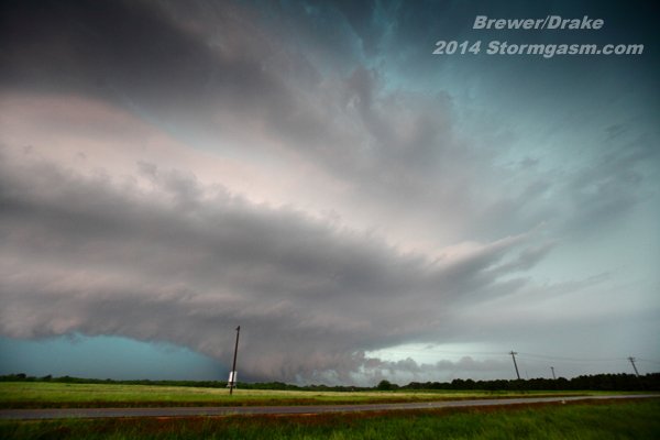 SimonStormRider's tweet image. #weatherpicofday : monster supercell &amp;amp; tornadoes in Louisville &amp;amp; Columbus MS 28 April 2014 w/ @JustonStrmRider