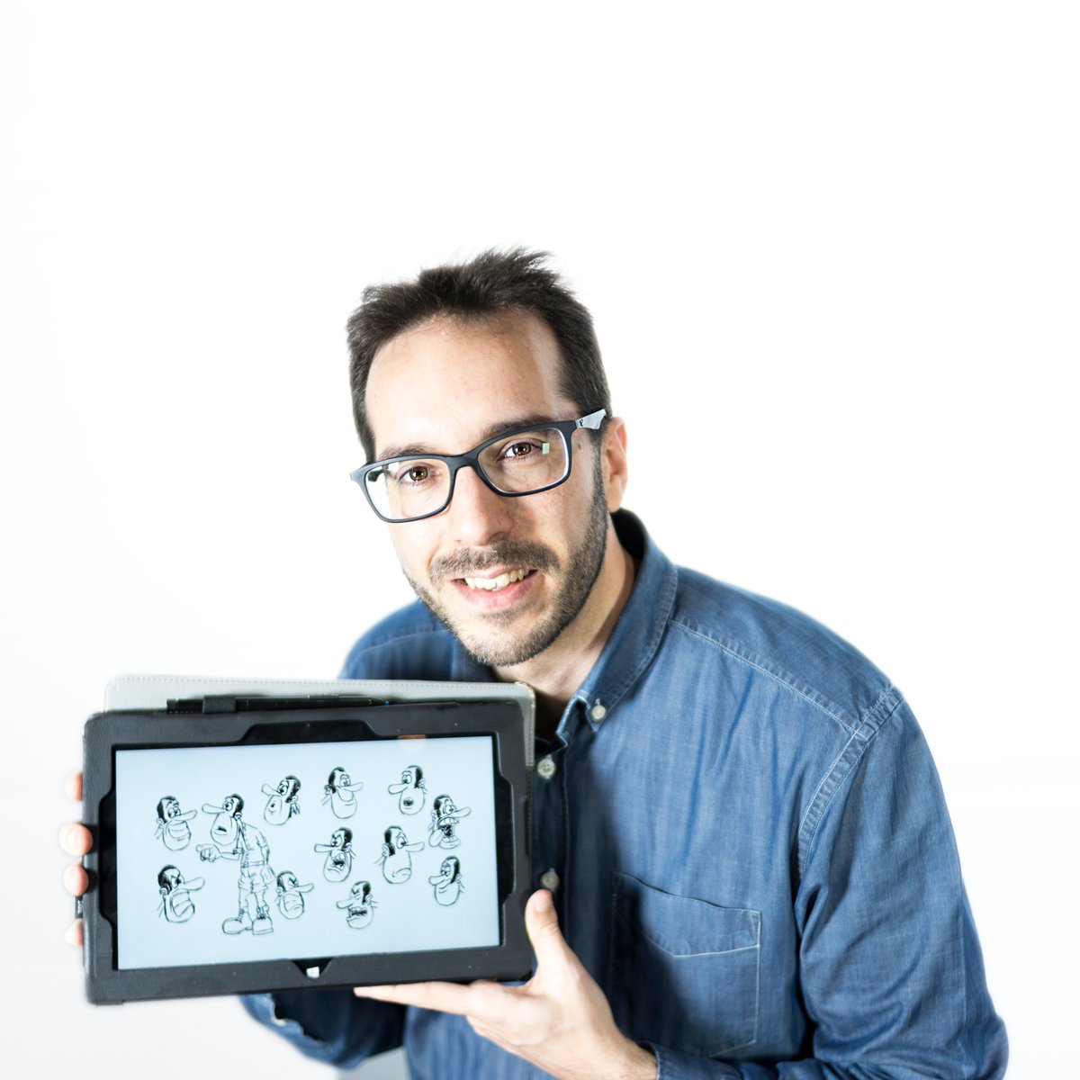 Cortoonsfest's tweet photo. Llegó el momento de la Master Classde @enrique_gato uno de los directores de la película @Tadeo_Jones. Todo un honor contar con su presencia. Con el primer boceto de Tadeo. @Teatre_Serrano #Cortoons18 https://t.co/iwPHbEM1hQ