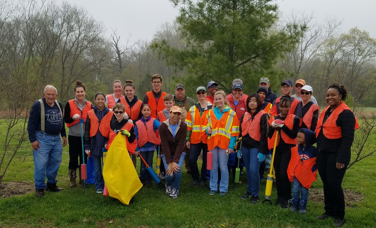 PHSRuriteens's tweet photo. An #ecofriendly way to spend a beautiful Saturday morning cleaning our local #waterways! The #Ruritan youth clubs joined for an #AdoptaStream event, focusing on #BroadRunCreekBristow! Our volunteers removed 1000s of pieces of trash and recyclables! #saveouroceansπ#plasticsucksπͺ https://t.co/p9P6CetpTQ