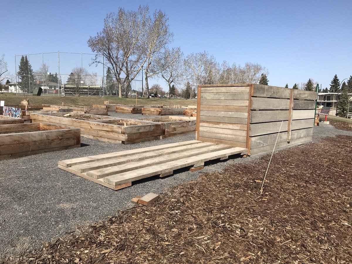 lhzmulder's tweet photo. .@RCAGarden1 has a storage bin!!  Thank you Trevor Moch at Alberta Homeworks (Lawn Aerating &amp; Fertilizing) for building the bin and platform. Thank you Amber and @dcbarrett_  for helping us move it onto the site. @RenfrewCA #gro1000 #yyccg @Ward9Tweets https://t.co/rI29kx4dJU